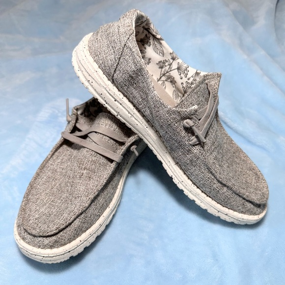 Hey Dude Women's Wendy Linen Iron size US 9, slip on lightweight comfy - Picture 1 of 9
